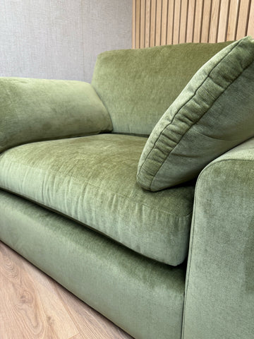 Outlet | 7th Heaven Maxi - Loveseat - Luxe Woven Velvet - Grassy